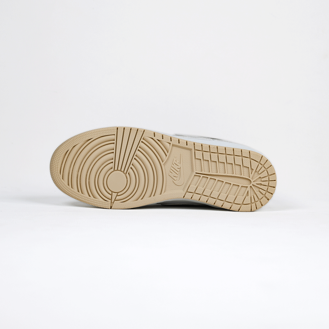  کتونی عمده نایک Nike مدل جردن وان ساقدار Jordan سفید کرم زنانه گروه تولید صفری 